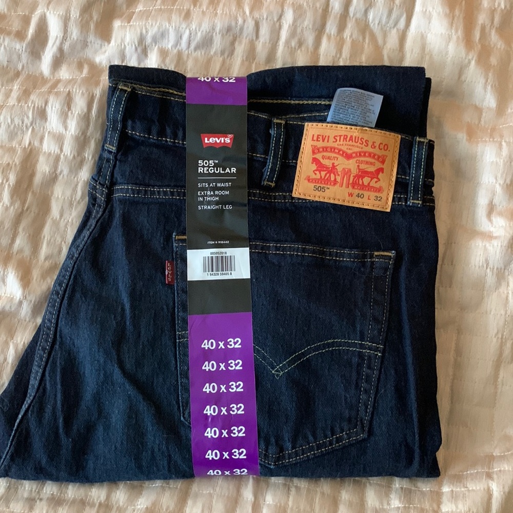 NWT - Levi Dark Wash Mens Jean - 40x32 - 505 Regular